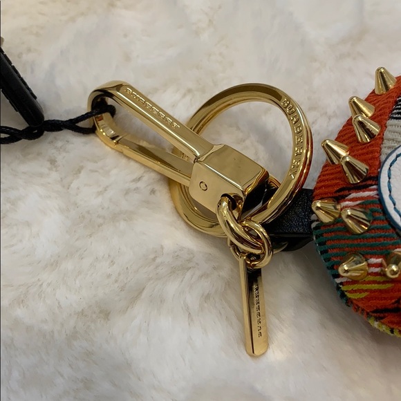 NWT LIMITED COLLECTORS SHARK KEYCHAIN - Picture 4 of 6